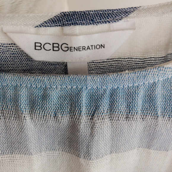 BCBGeneration Crop Top - Picture 2 of 2
